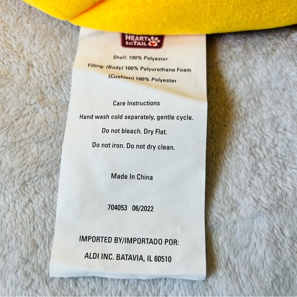 Pineapple Small Pet Bed (NWOT) - Picture 11 of 11